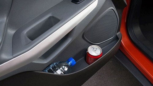 Lon nước ngọt là đồ vật không nên để trên ôtô khi trời nóng