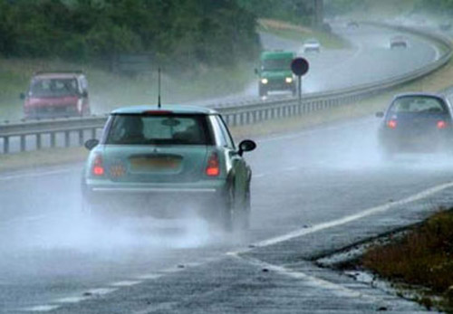 Kỹ năng lái xe an toàn khi trời mưa