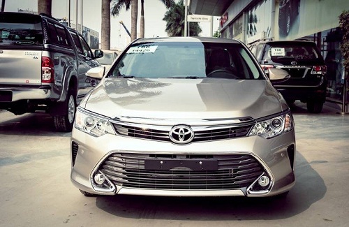 Sự thay đổi nổi bật thiết kế nội ngoại trên phiên bản Toyota Camry 2015
