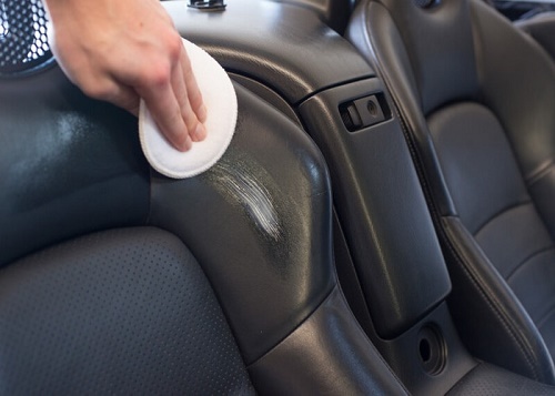 Chia sẻ cách vệ sinh ghế da ô tô đơn giản, nhanh chóng