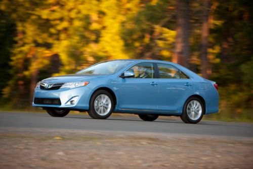 Toyota Camry 2012 chính thức ra mắt người tiêu dùng