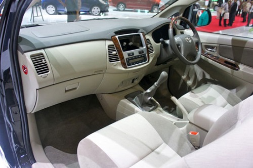 Toyota Innova 2015 ngoại thất sang trọng