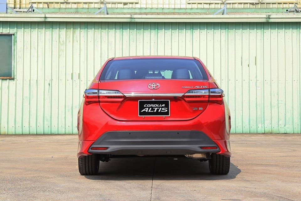 Toyota-altis-2021-10