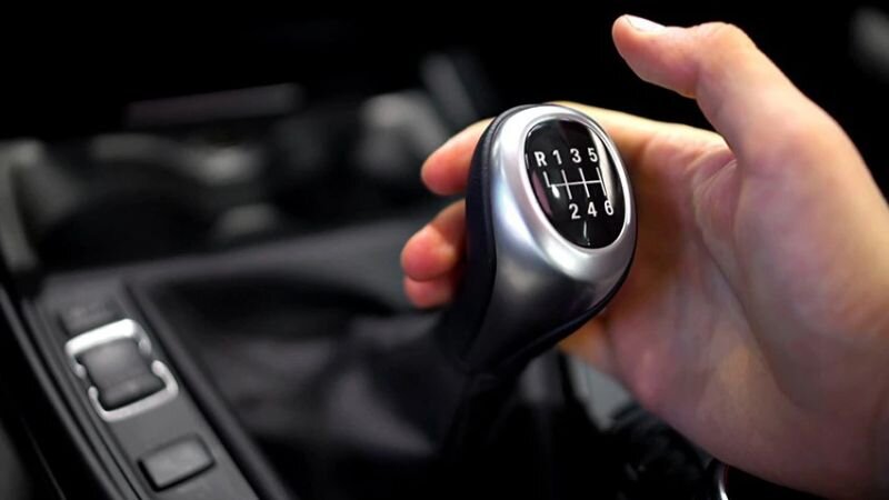 Cách lái xe xuống dốc