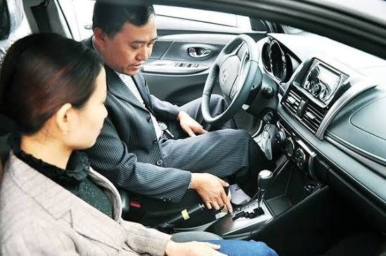 Hướng dẫn lái xe ô tô cho người mới